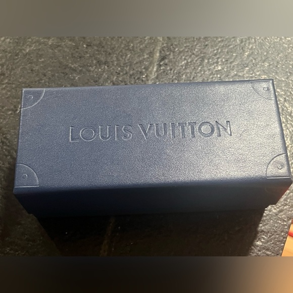 Louis Vuitton sunglasses/ glasses case, box and shopping bag - Picture 3 of 4